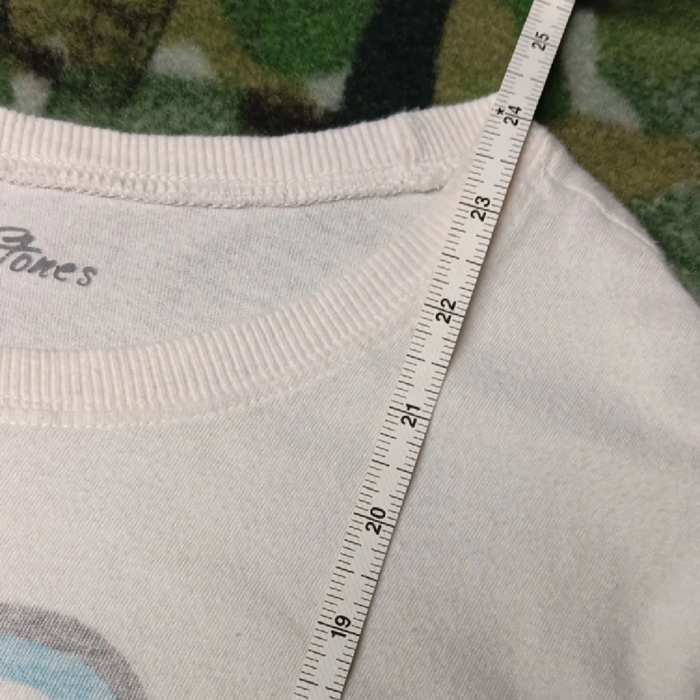 Rolling Stones Small Graphic Tee Iconic Design - Picture 5 of 5